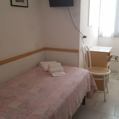 Sabrina Hotel 2*