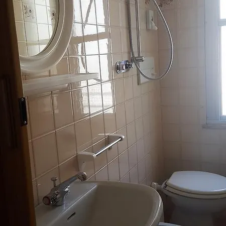 Sabrina Hotel 2*