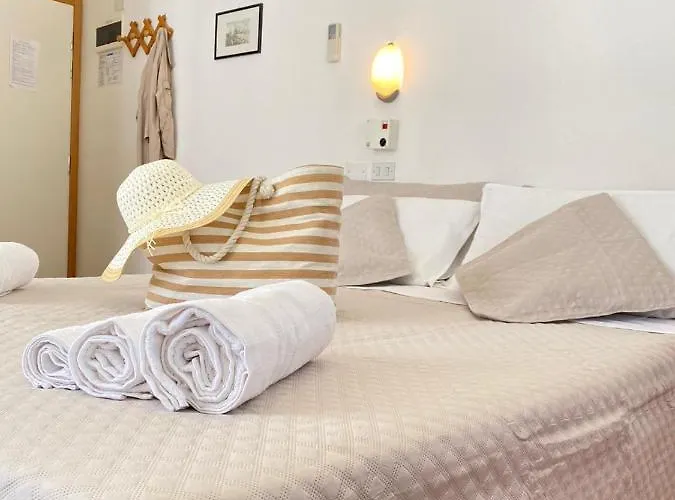 Sabrina Hotel 2*