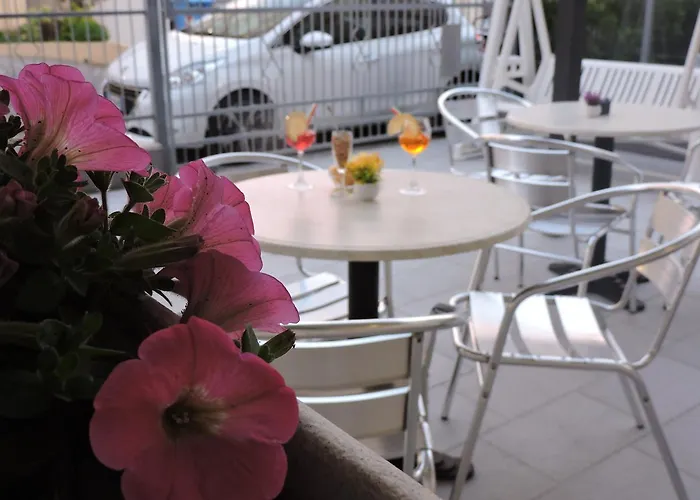 Sabrina Hotel 2*