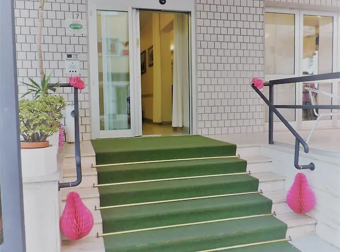 Sabrina Hotel 2*